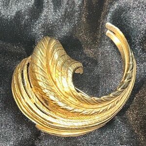 Vintage Castlecliff Gold-Tone Feather Brooch